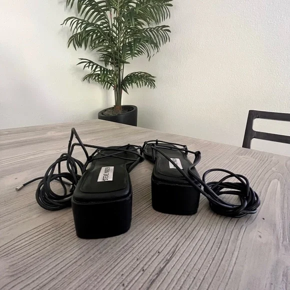 FINAL SALE-Steve Madden- Claremont sandal in black size 9 - Picture 9 of 10